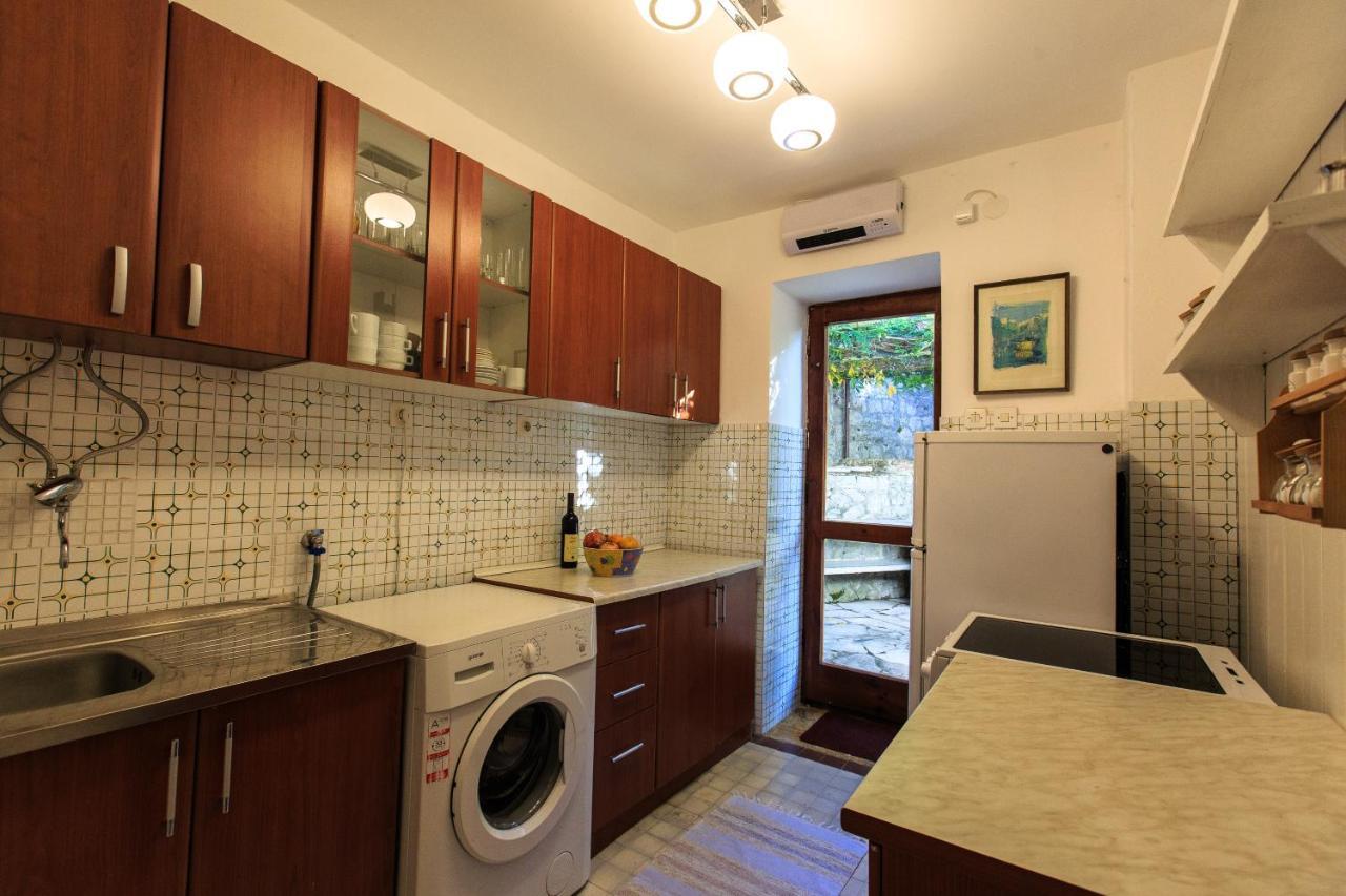 Kameliya Montesun Budva